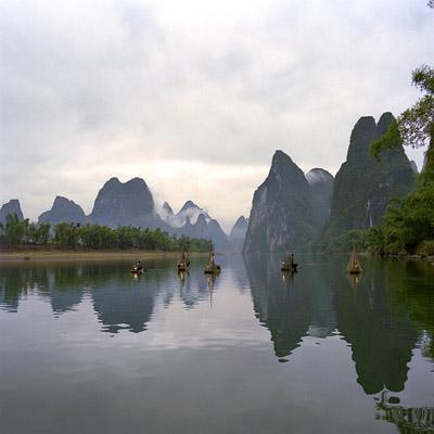 俄乌战场惊现持枪机器人